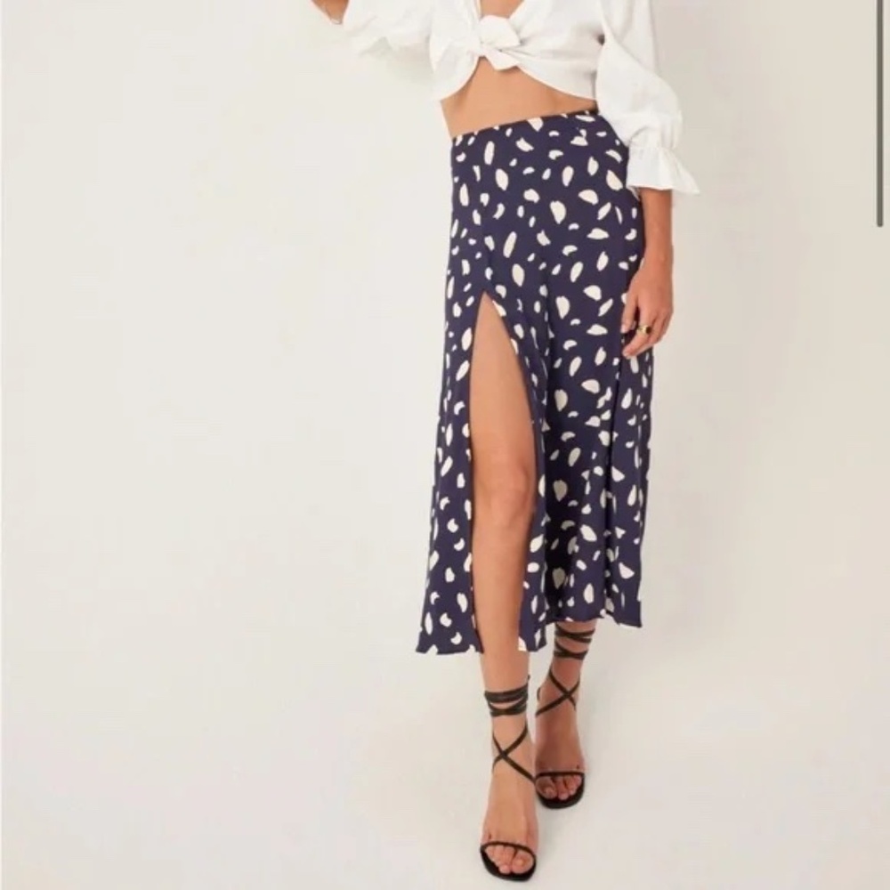 Reformation Zoe Skirt in Blue Splatter, size 2